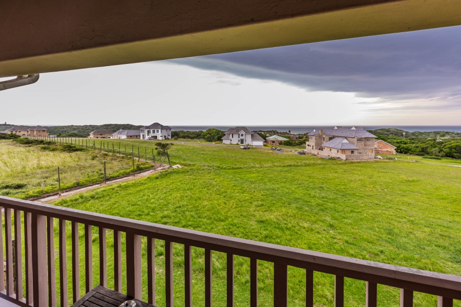 To Let 5 Bedroom Property for Rent in Cove Rock Eastern Cape